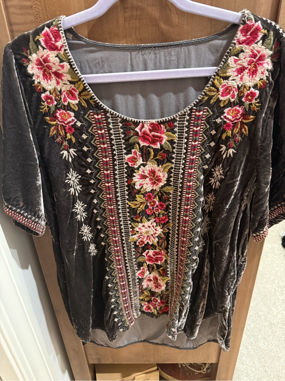 Johnny was Matilda velvet embroidered shirt size L no tag